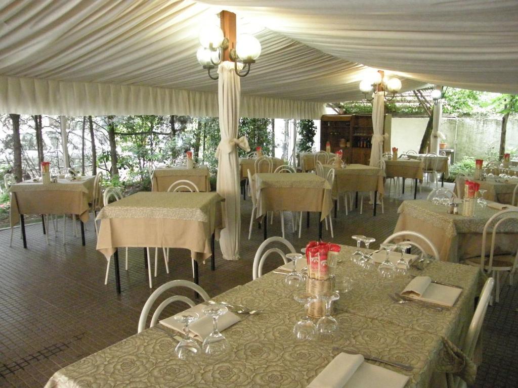 Albergo Ristorante La Scaiola Nuvolera Eksteriør bilde